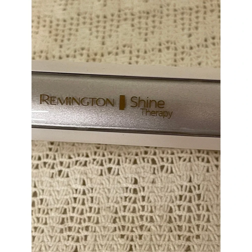 Remington Shine Therapy 1 Inch Flat Iron Hair Straightener S9500 White Silver